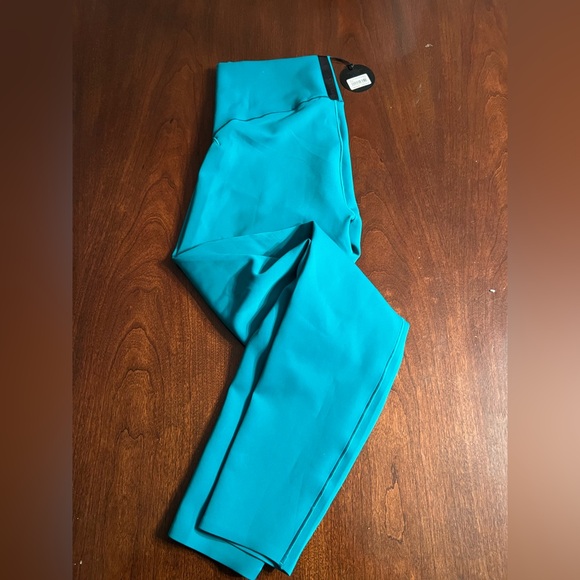 Offline by Aerie Real Luxe street leggings size medium- new with tags - Picture 2 of 4